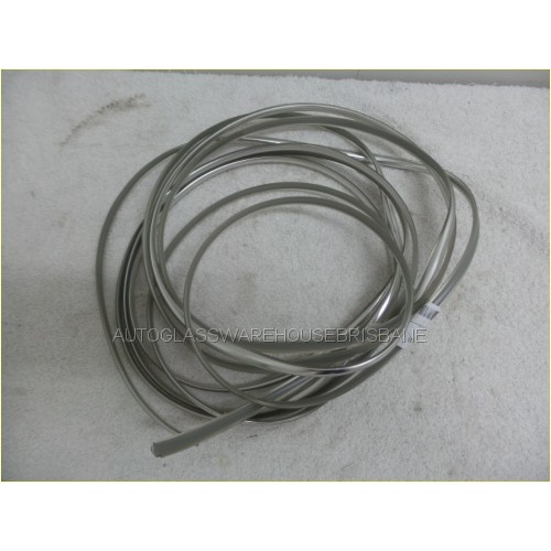 CHROME MOULD GEMINI MILAH - PER METER - NEW