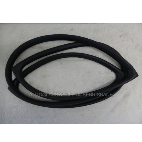 NISSAN CABSTAR H41 - 1991 TO 1994 - TRUCK - FRONT WINDSCREEN RUBBER - TO SUIT SKU 12372 (1520 x 717) - NEW 