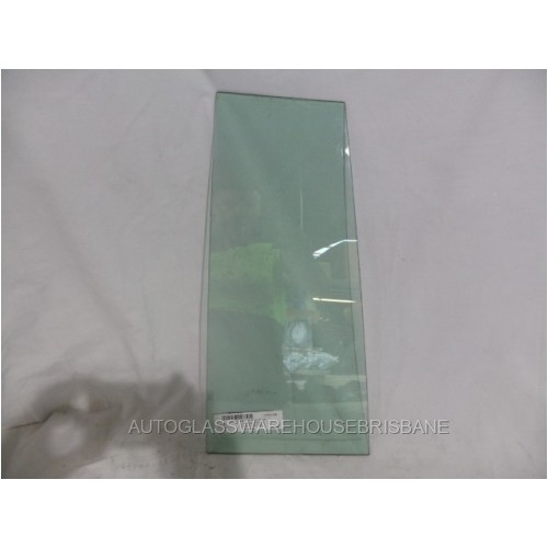 VOLVO 740/760/940/960/S90 - 1/1982 to 1/1997 - 4DR SEDAN/5DR WAGON - PASSENGERS - LEFT SIDE REAR QUARTER GLASS - GREEN - (Second-hand)