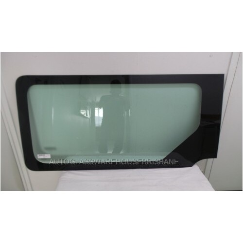 RENAULT MASTER X62 - 9/2011 to CURRENT - MWB/LWB/X-LWB VAN - LEFT SIDE FRONT SLIDING DOOR - FIXED WINDOW GLASS - BONDED - GREEN - 1420 x 685 - NEW