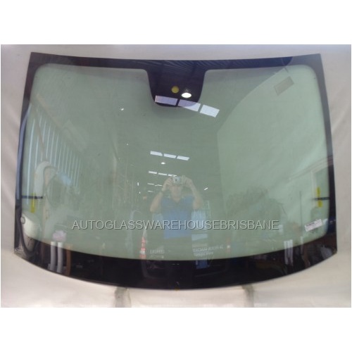 MERCEDES VITO W447 - 1/2015 TO CURRENT - SBV VAN - FRONT WINDSCREEN GLASS - RAIN SENSOR, ANTENNA, COVER PLATE, SOLAR, RETAINER - CALL FOR STOCK - NEW