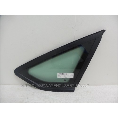 FORD FOCUS LW - 8/2011 to CURRENT - SEDAN/HATCH - DRIVERS - RIGHT SIDE REAR QUARTER GLASS (BLACK MOULD) - GENUINE - (Second-hand)