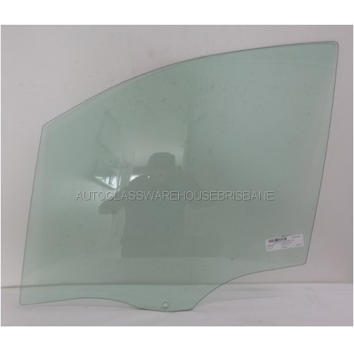 MERCEDES A140 /  A160 / A190 - 10/1998 to 4/2005 - HATCH - LEFT SIDE FRONT DOOR GLASS - GREEN - NEW