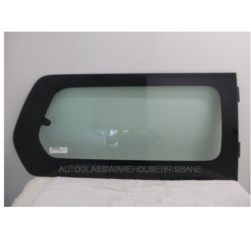 HYUNDAI iMAX KMHWH - 2/2008 to CURRENT - VAN - RIGHT SIDE REAR CARGO WINDOW GLASS (BEHIND SLIDING DOOR WITH NO AERIAL) - 1 HOLE - (SECOND-HAND)