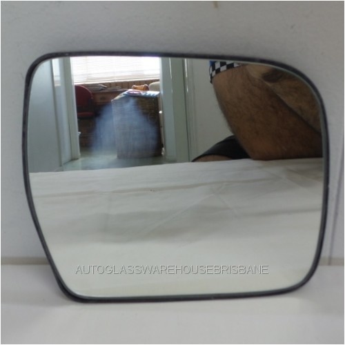 suitable for TOYOTA TARAGO ACR30 - 7/2000 to 2/2006 -WAGON - RIGHT SIDE MIRROR - WITH BACKING PLATE (135 X 60MM wide) - (Second-hand)