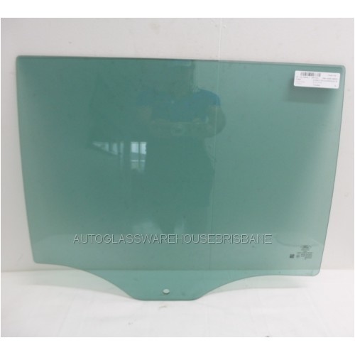 FORD EVEREST UA - 10/2015 to 7/2022 - 5DR WAGON - RIGHT SIDE REAR DOOR GLASS - DARK GREEN (1 HOLE) - (Second-hand)