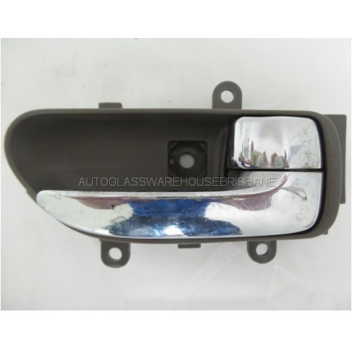 NISSAN SKYLINE V35 - 2001 to 2007 - 4DR SEDAN - RIGHT SIDE DOOR HANDLE - INNER (FITS FRONT AND BACK) - (Second-hand)