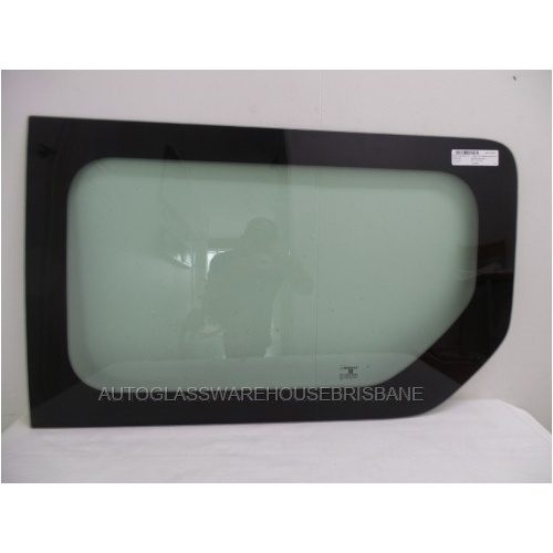 RENAULT TRAFFIC X82 -1/2015 TO CURRENT - SWB VAN - PASSENGERS - LEFT SIDE REAR FIXED BONDED WINDOW GLASS - GREEN - 920 X 560 - NEW