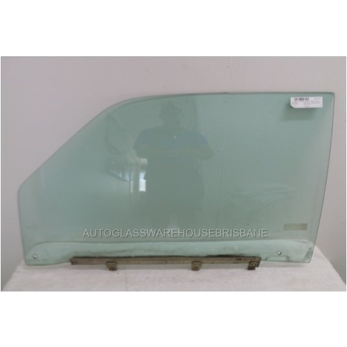 MERCEDES 123 SERIES - 12/1976 to 12/1985 - 2DR COUPE - LEFT SIDE FRONT DOOR GLASS - 875mm wide - (Second-hand)