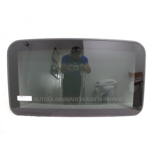 suitable for LEXUS IS250 GSE20R - 11/2005 TO 6/2013 - 4DR SEDAN - SUNROOF GLASS - 835w X 475 - (Second-hand)