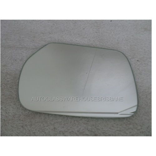 MITSUBISHI OUTLANDER ZE-ZF - 1/2003 TO 9/2006 - 5DR WAGON - LEFT SIDE FLAT MIRROR GLASS ONLY - 175h X 120 - NEW - SR1400-7270-7727