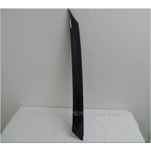HYUNDAI VELOSTER FS COUPE - 2/2012 to 8/2019 - 4DR HATCH - RIGHT SIDE WINDSCREEN GARNISH - 86180-2V000-A PILLAR - (Second-hand)