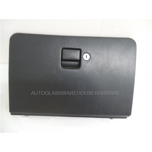 NISSAN SKYLINE R33 - 1/1993 to 1/1998 - 2DR COUPE - GLOVE BOX - 63500 15U00 - WITH PINS(2) - (Second-hand)