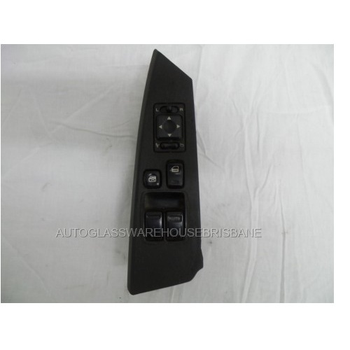 NISSAN SKYLINE R34 - 1/1998 to 1/2001 - 2DR COUPE - RIGHT SIDE FRONT DOOR SWITCH POWER WINDOW - 25401 AA010 SERIES (BLACK PLUG 16 PIN) - (Second-hand)