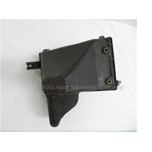 NISSAN SILVIA S15/200SX - 11/2000 to 2003 - 2DR COUPE - AIR BOX TURBO MODEL - 75F00 - (Second-hand)
