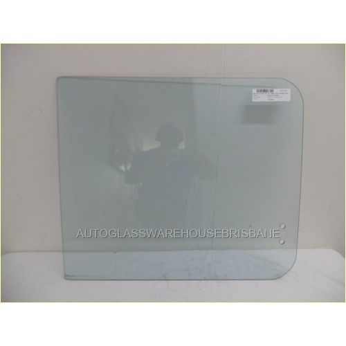 NISSAN URVAN E23 - 8/1980 to 2/1987 - SWB/LWB VAN - DRIVERS - RIGHT SIDE FRONT PIECE MIDDLE GLASS - 1ST  HALF-  580W X 497H - (Second-hand)