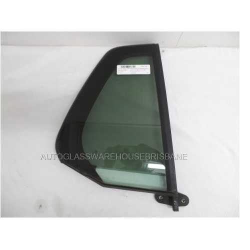 VOLKSWAGEN GOLF VII - 4/2013 TO 4/2021 - 5DR HATCH - DRIVERS - RIGHT SIDE REAR QUARTER GLASS - GREEN - ENCAPSULATED - GENUINE - (SECOND-HAND)