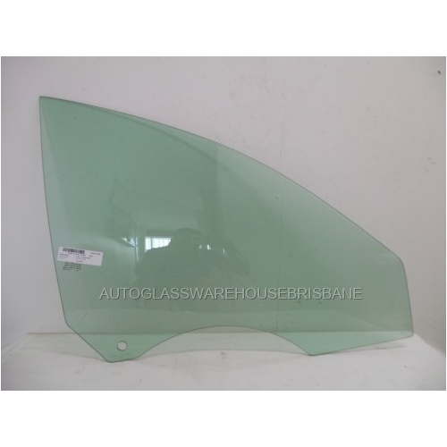 MERCEDES CLA CLASS C117 SERIES - 10/2013 TO 05/2019 - 4DR COUPE - RIGHT SIDE FRONT DOOR GLASS - SOLAR GLASS WITH FITTINGS - GREEN - (SECOND- HAND)
