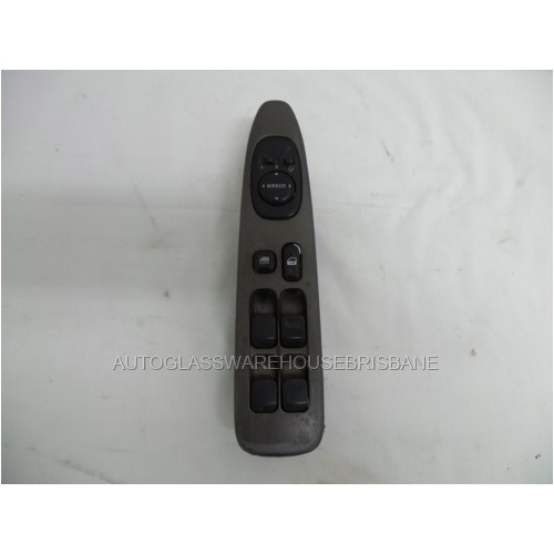 suitable for LEXUS IS250 GSE20R - 11/2005 to CURRENT - 4DR SEDAN - RIGHT SIDE FRONT SWITCH POWER WINDOW - 84040-53010 - (Second-hand)