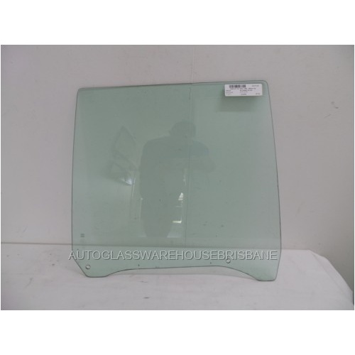 NISSAN BLUEBIRD 910 - 5/1981 to 1986 - 4DR WAGON - DRIVERS - RIGHT SIDE REAR DOOR GLASS - BACK EDGE - 485MM TALL - (Second-hand)