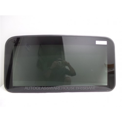suitable for TOYOTA RAV4 30 SERIES - 1/2006 to 2/2013 - 5DR WAGON - SUNROOF GLASS - 910W X 475 - (Second-hand)
