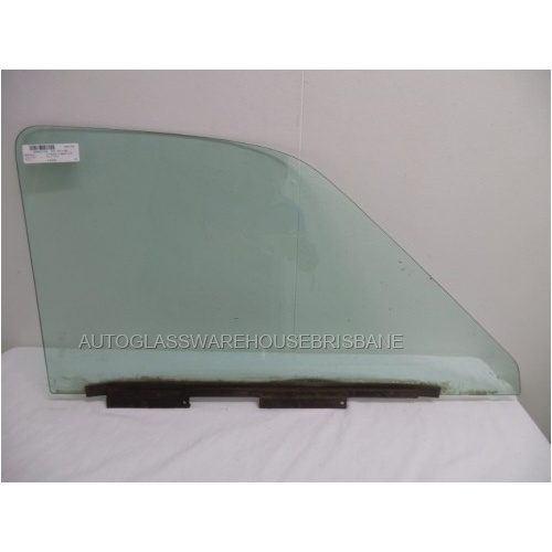 RENAULT R12 - 1/1970 to 1/1977 - 4DR SEDAN - RIGHT SIDE FRONT DOOR  GLASS - 815 X 450 - (SECOND HAND)