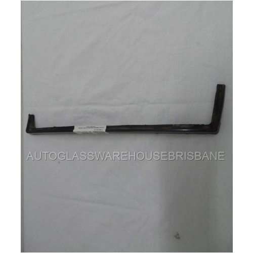 HOLDEN COMMODORE VG/VP/VR/VS - 8/1990 to 11/2000 - 2DR UTE - RIGHT SIDE REAR OPERA MOULD - BLACK - GENUINE - (Second-hand)