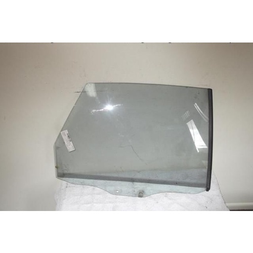 MITSUBISHI GALANT HG/HH - 5/1989 to 2/1993 - 5DR HATCH - DRIVERS - RIGHT SIDE REAR DOOR GLASS  (Second-hand)