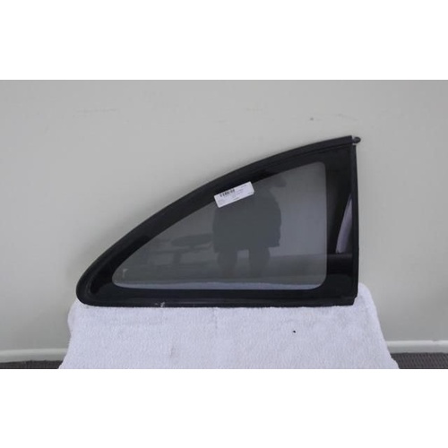 suitable for TOYOTA CELICA ST200, ST202, ST204 - 2/1994 to 1/1999 - 2DR LIFTBACK - DRIVERS - RIGHT SIDE OPERA GLASS - ENCAPSULATED - (SECOND-HAND)