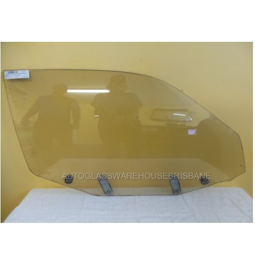 NISSAN SILVIA S13 - 1988 to 1994 - 2DR COUPE - RIGHT SIDE FRONT DOOR GLASS - WITH FITTINGS - (Second-hand)