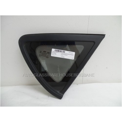 HYUNDAI ACCENT RB - 7/2011 to 12/2019 - 5DR HATCH - DRIVERS - RIGHT SIDE REAR OPERA GLASS - ENCAPSULATED - GREEN - (Second-hand)
