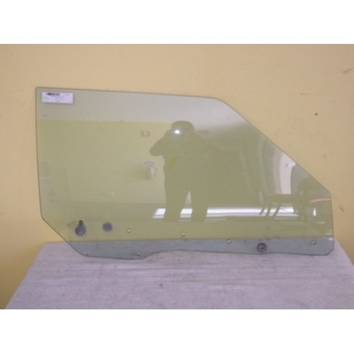suitable for TOYOTA COROLLA - T18 - 3DR HAT 1979>1983 - DRIVERS - RIGHT SIDE FRONT DOOR GLASS - (Second-hand)