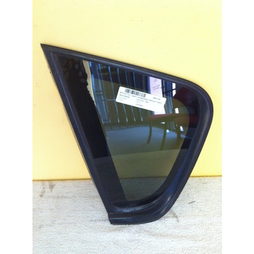 MITSUBISHI COLT RG - 11/2004 to 9/2011 - 5DR HATCH - PASSENGERS - LEFT SIDE REAR OPERA GLASS - ENCAPSULATED - PRIVACY GREY - (Second-hand)