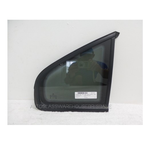 VOLKSWAGEN PASSAT - 2/1998 to 2/2006 - 4DR SEDAN - DRIVERS - RIGHT SIDE OPERA GLASS (BEHIND REAR DOOR) - GREEN WITHOUT CHROME MOULD - NEW