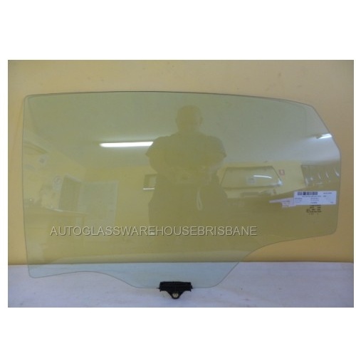 HYUNDAI i30 GD - 5/2012 to 6/2017 - 5DR HATCH - PASSENGER - LEFT SIDE REAR DOOR GLASS - WITH FITTINGS - GREEN - NEW