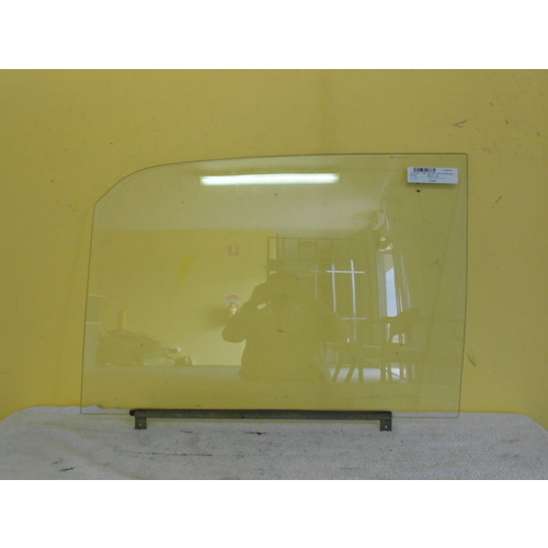 suitable for TOYOTA HIACE RH11 - 01/1977 - 1/1983 - UTE - PASSENGERS - LEFT SIDE FRONT DOOR GLASS (1/4 TYPE) - (Second-hand)