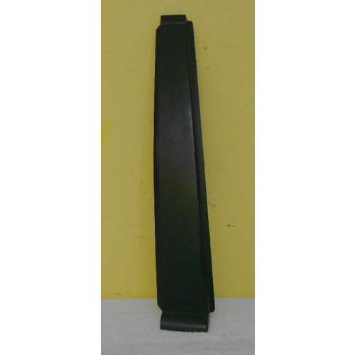 FORD FALCON AU-AU11/BA/BE/BF - 9/1998 TO 8/2008 - 2DR UTE - DRIVERS - RIGHT SIDE FRONT MOULDING - "B" PILLAR MOULD - (Second-hand)