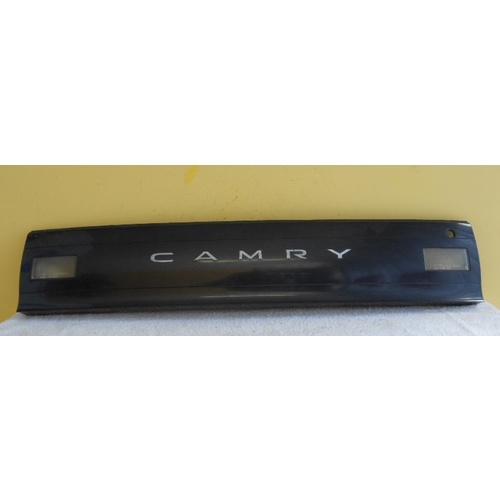 suitable for TOYOTA CAMRY XV10 - 2/1993 to 8/1997 - 4DR SEDAN - REAR BOOT GARNISH - GREY - (SECOND-HAND)