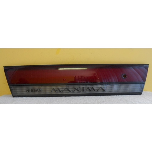 NISSAN MAXIMA J30 - 5/1990 to 1/1995 - 4DR SEDAN - TAIL LIGHT GARNISH REAR BOOT - (Second-hand)