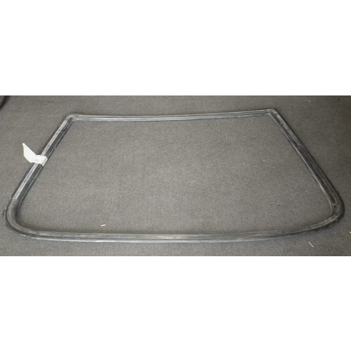 FORD TELSTAR TX5 -  9/1983 to 9/1987 - 5DR HATCH - REAR WINDSCREEN MOULD - (Second-hand)