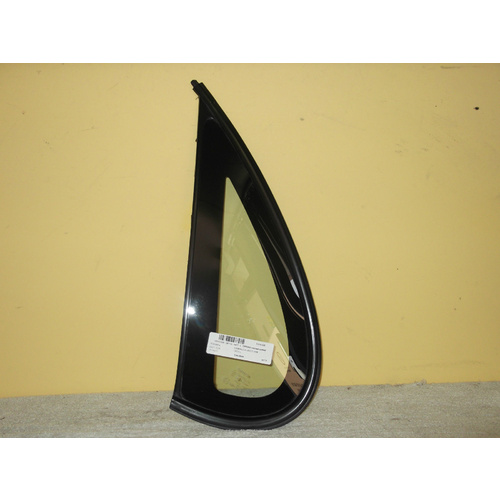 suitable for TOYOTA COROLLA AE112 - 9/1998 to 11/2001 - 5DR HATCH - LEFT SIDE REAR OPERA GLASS - (SECOND-HAND)