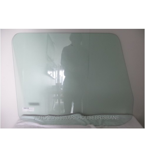 SCANIA 2 & 3, P,R SERIES - TRUCK - 1/1981 to 1/1997 - RIGHT SIDE FRONT DOOR GLASS - (864w) - NEW