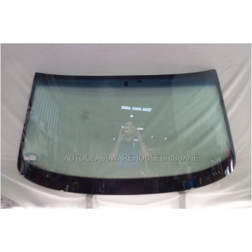 SSANGYONG MUSSO - 7/1996 to 12/2006 - WAGON/UTE - FRONT WINDSCREEN GLASS WITH ANTENNA - NEW