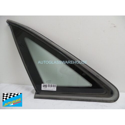HOLDEN COMMODORE VP - 10/1991 TO 7/1993 -  4DR SEDAN - LEFT SIDE OPERA GLASS (GREY MOULD -Round Back Cnr)- (Second-hand)