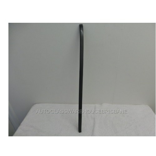 suitable for TOYOTA PRADO 150 SERIES - 11/2009 to CURRENT - WAGON - RIGHT SIDE MOULD FOR FRONT WINDSCREEN - NEW
