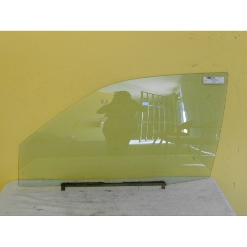 SUZUKI BALENO - 3DR HAT 4/95>10/01 - PASSENGERS - LEFT SIDE - FRONT DOOR GLASS - (Second-hand)
