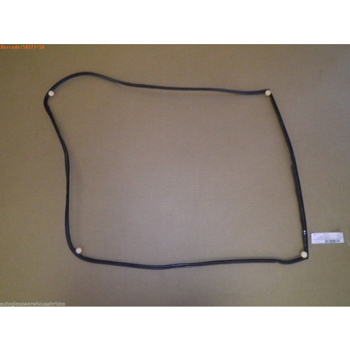 suitable for TOYOTA LANDCRUISER 100 SERIES 2007 - LEFT SIDE REAR BARN DOOR GLASS RUBBER MOULD - (Second-hand)