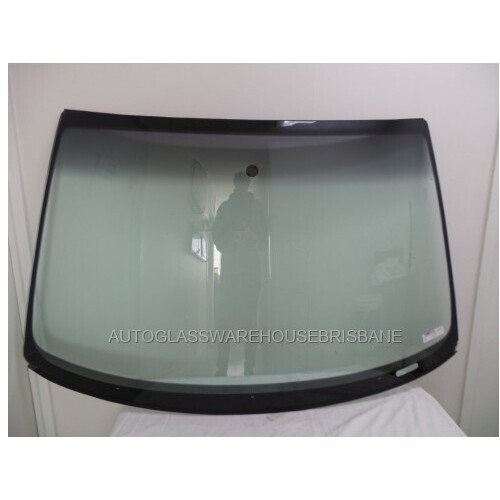 AUDI A6 S6 C5 - 1/1998 TO 1/2005 - 5DR WAGON - FRONT WINDSCREEN GLASS -  MIRROR BUTTON, RETAINER - GREEN - NEW