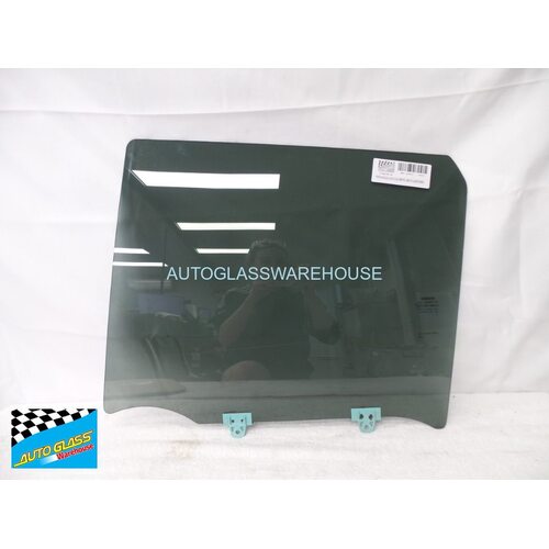 NISSAN JUKE F15 - 10/2013 TO CURRENT - 5DR SUV - PASSENGERS - LEFT SIDE REAR DOOR GLASS (WITH FITTINGS) - PRIVACY TINTED - (SECOND-HAND)
