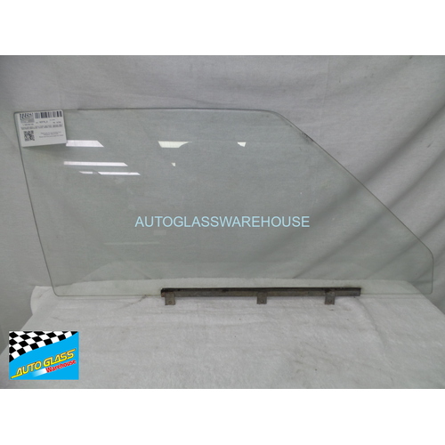 DATSUN 120Y KB210 - 1/1974 to 1/1979 - 2DR COUPE - DRIVERS - RIGHT SIDE FRONT DOOR GLASS - CLEAR - 945MM LONG - (SECOND-HAND)